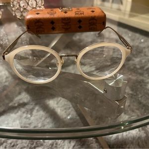 Lightly worn only on special occasions